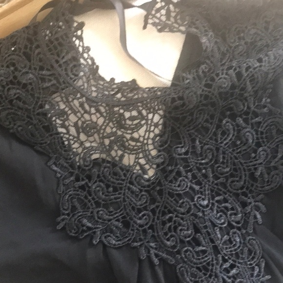 Elegant Black Lace Blouse - Picture 3 of 7